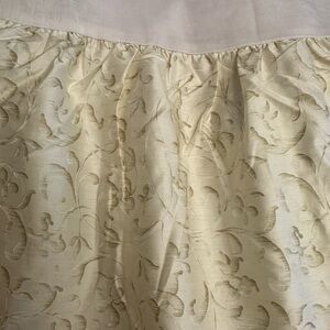 Ralph Lauren Rose Vibe Tonal Queen bedskirt